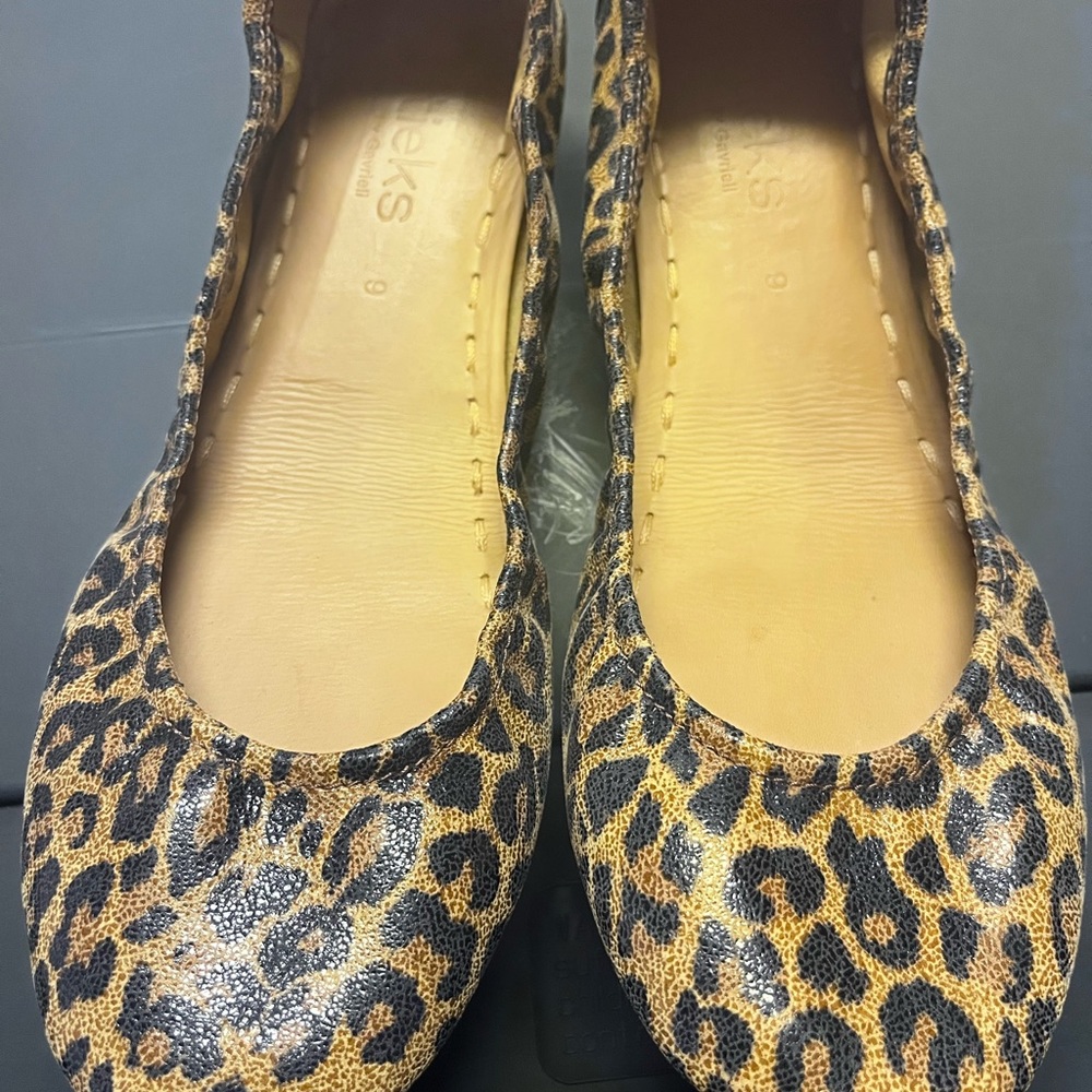 Size 9 excellent condition leopard Tieks